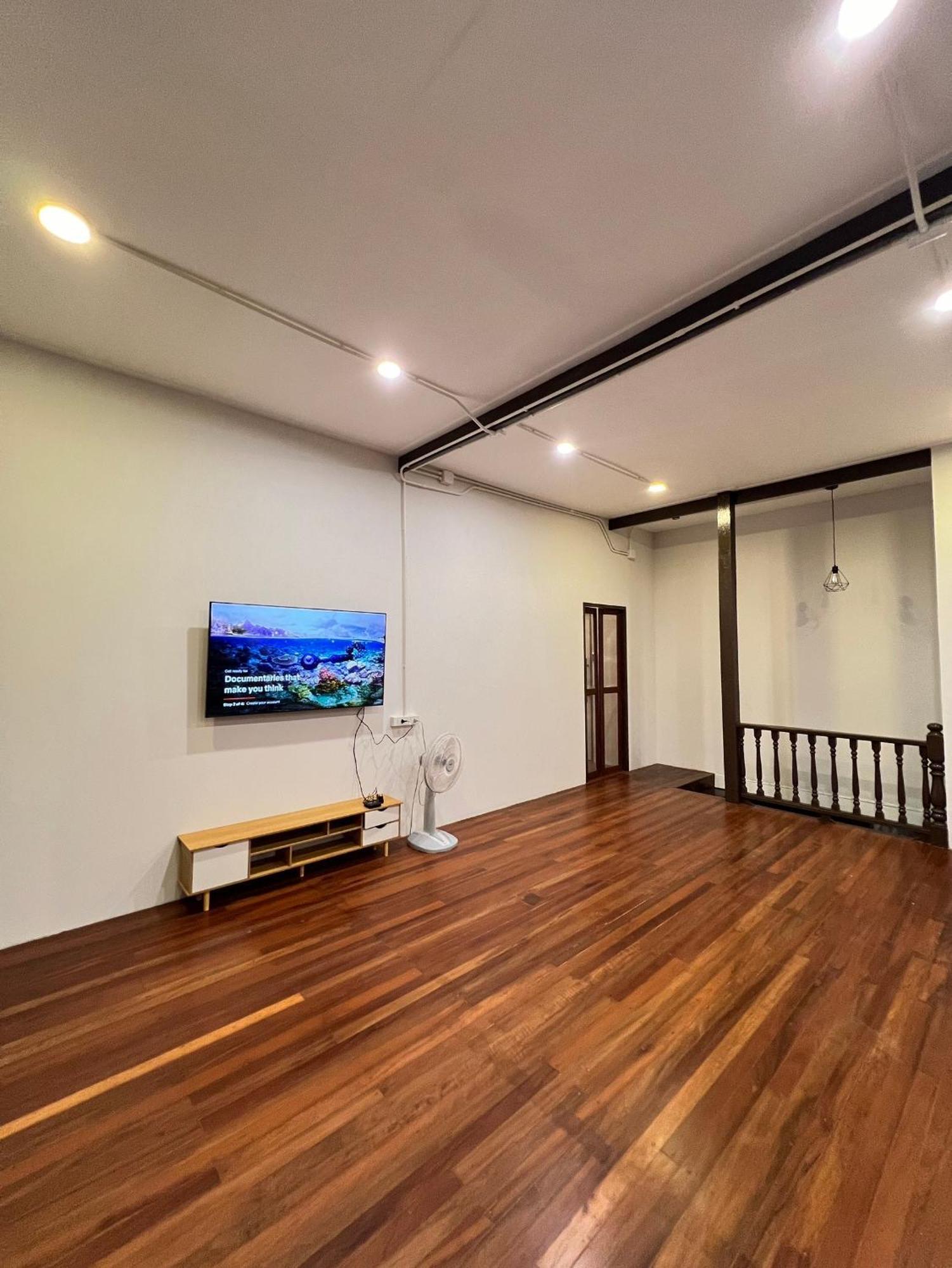 House Ju Hostel Bangkok Exterior photo
