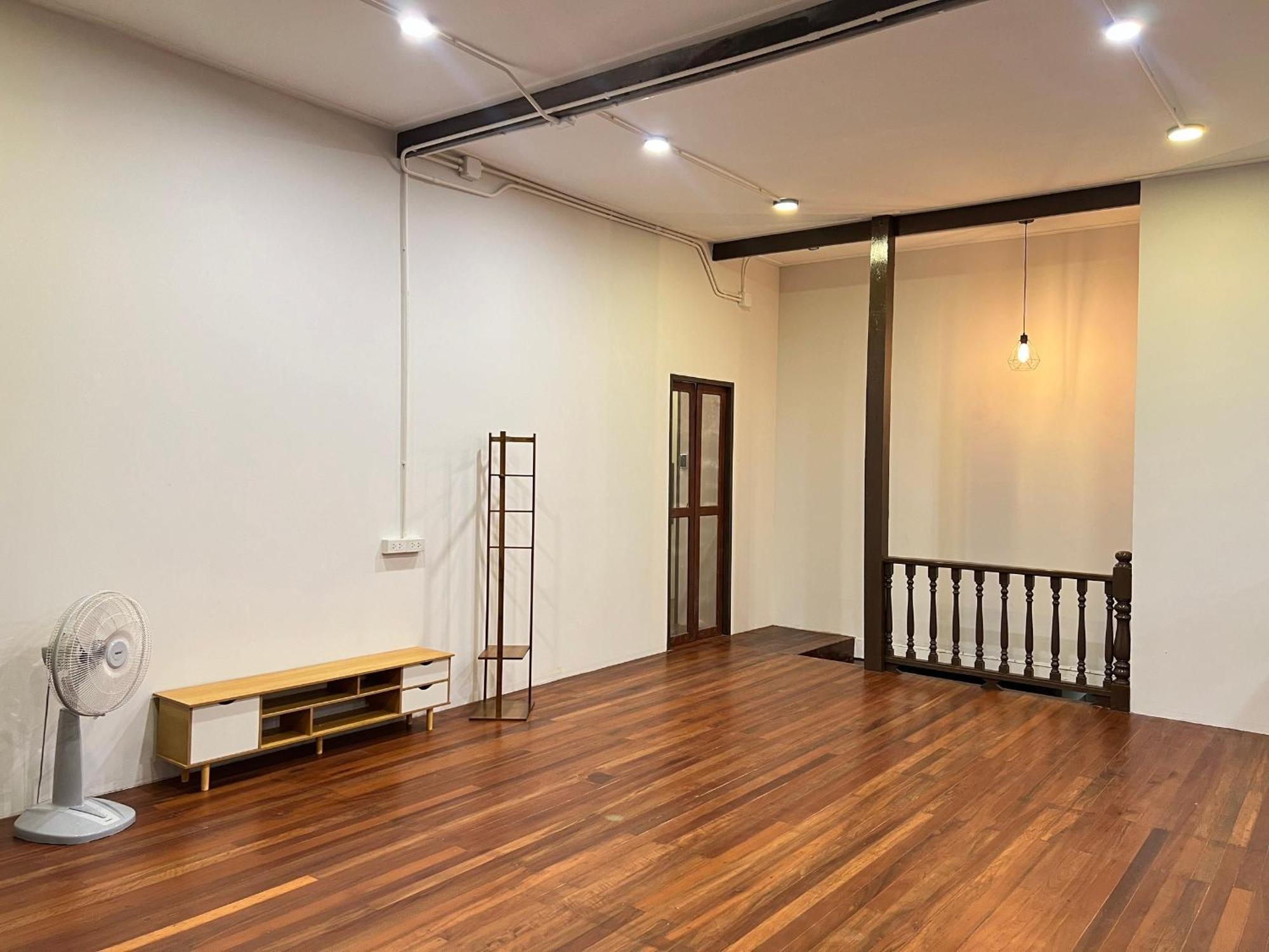 House Ju Hostel Bangkok Exterior photo